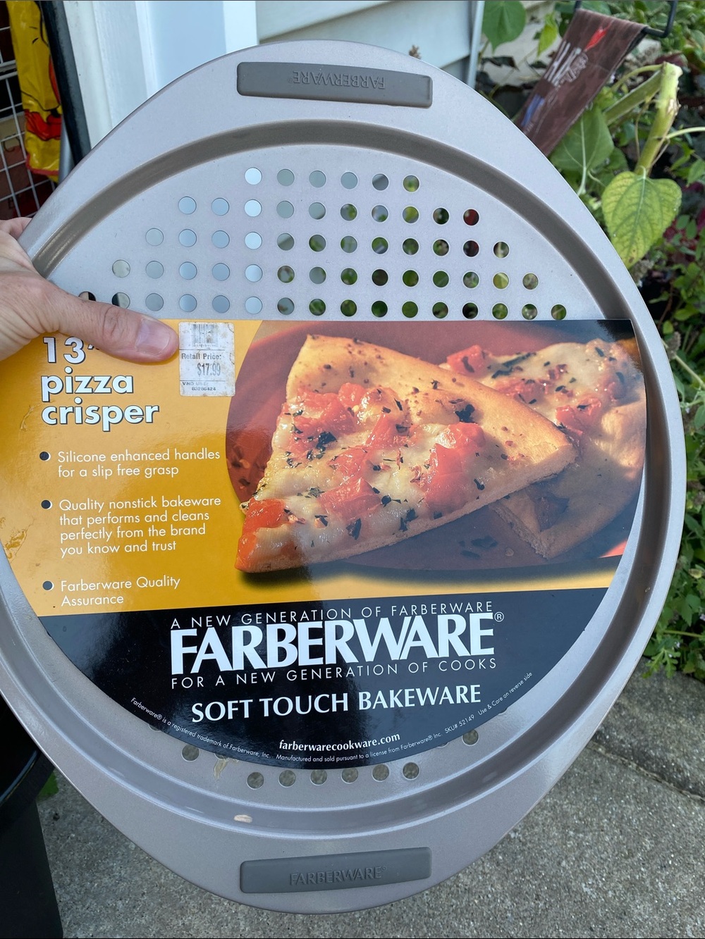 Farberware Silver Pizza Crisper with Soft-Touch Handles